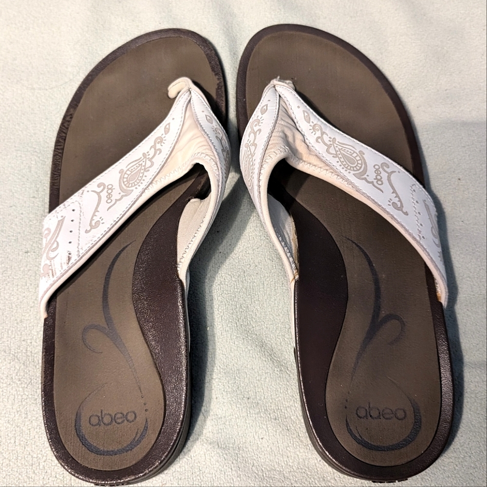 Abeo White and Brown Sandals with Cushioned Footbed